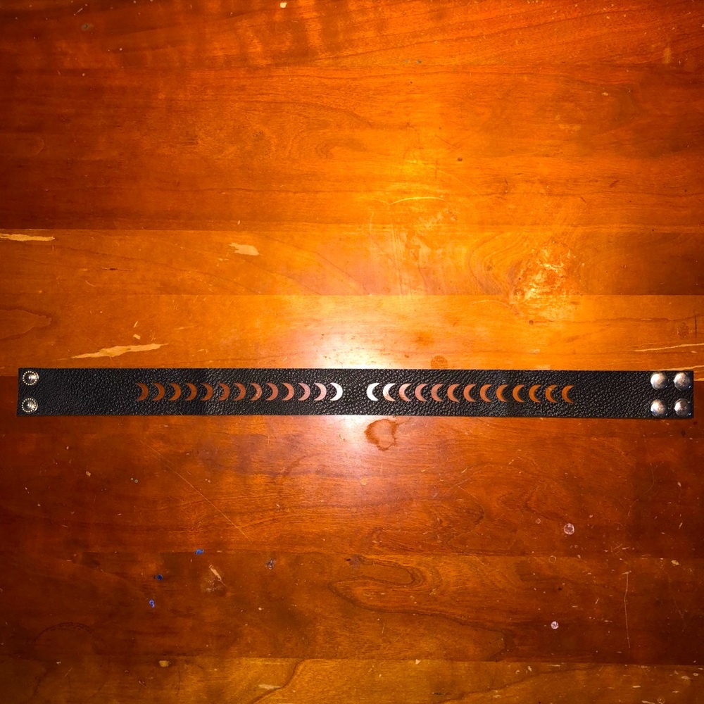 Black choker moon necklace🌘🌗🌖🌕